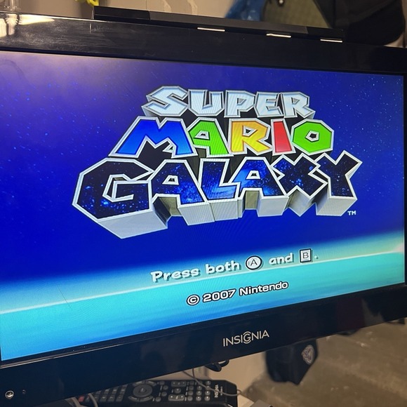 Nintendo Wii Super Mario Galaxy Video Game Complete CIB - Picture 4 of 4